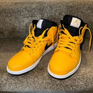 Nike High-Top Sneakers in Yellow and Black